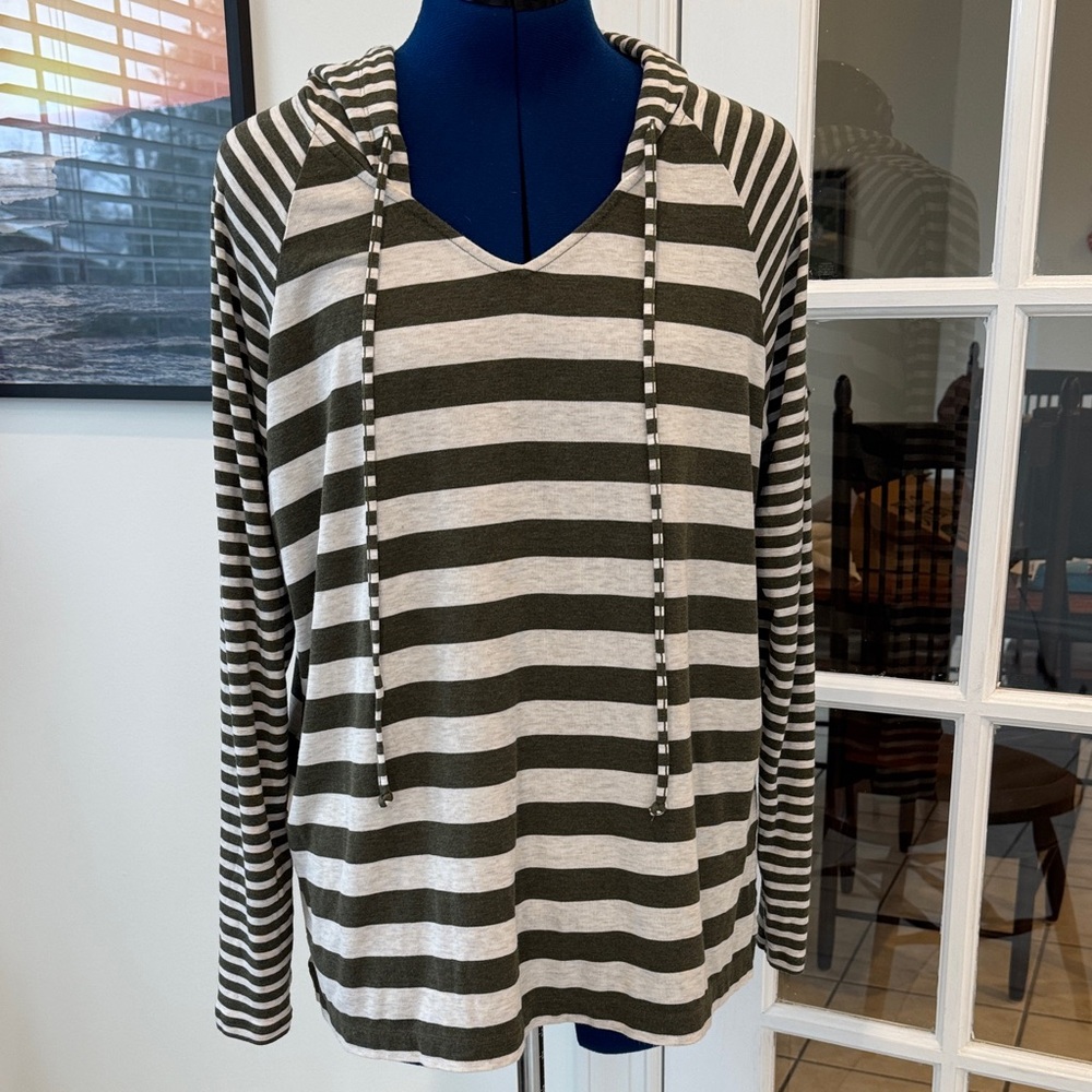 CAbi size M lightweight drawstring hoodie, gray and ivory stripe EUC